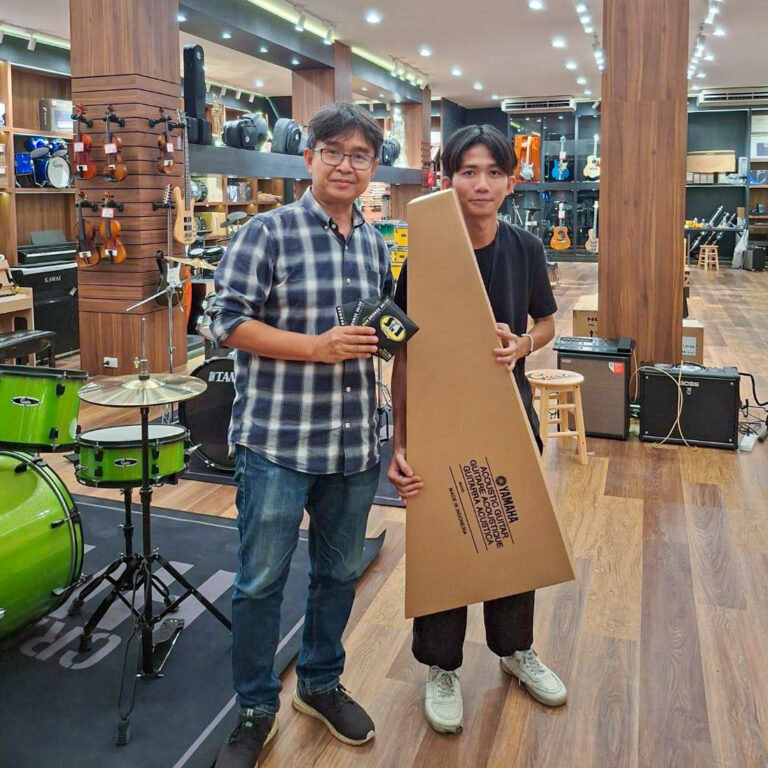 SIT 11 P1150 Phosphor Bronze Pro Light 11-50 + SIT 11 GB1150 Golden Bronze 8020 Pro Light + SIT 11 GB1150 Golden Bronze 8020 Pro Light + คลาสสิค YAMAHA C40