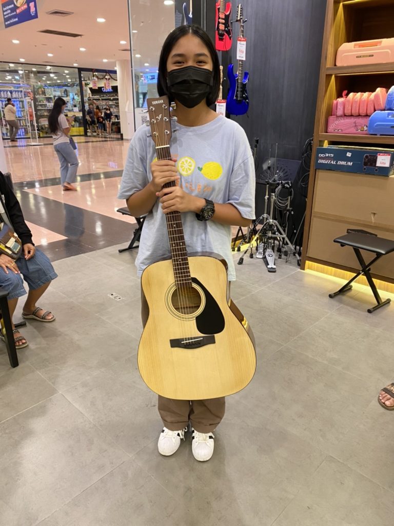 กีตาร์โปร่ง Yamaha F310 สีไม้