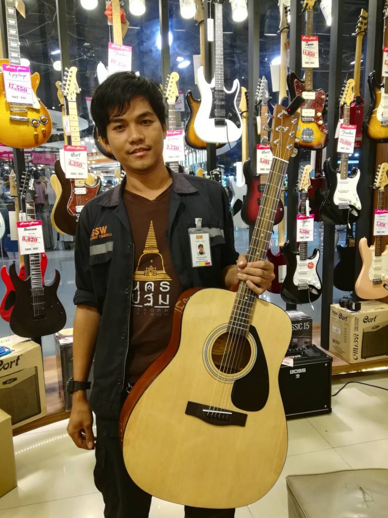 guitar Yamaha F310_6