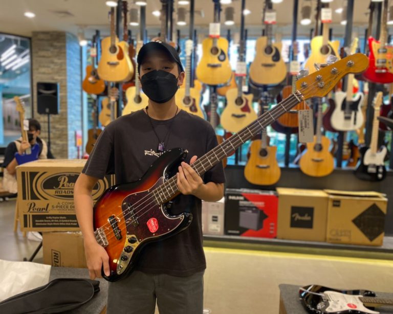 ลูกค้าที่ซื้อ Squier Classic Vibe ’60s Jazz Bass เบสไฟฟ้า