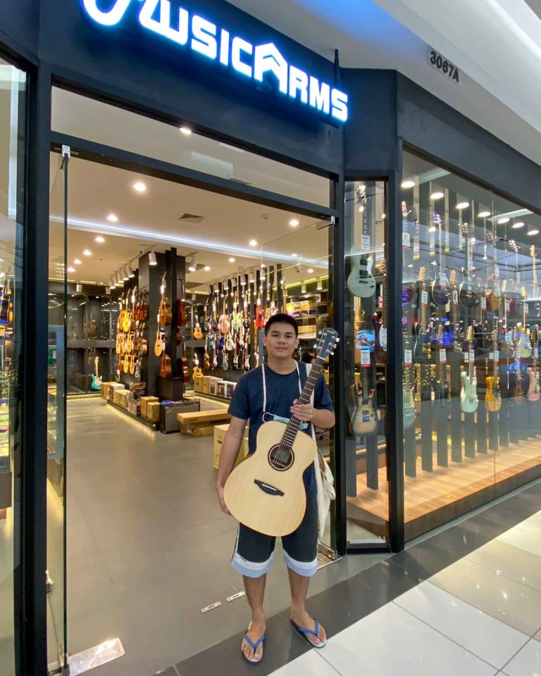 Veelah V1-OM ลูกค้า Music Arms