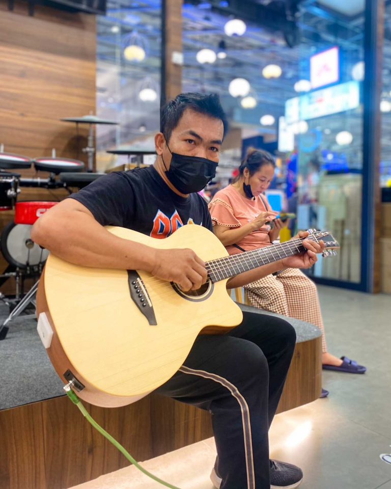 Veelah V1-OMCE ลูกค้า Music Arms