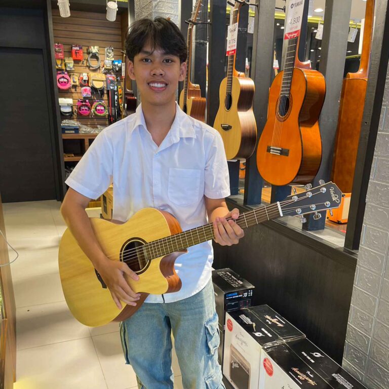 Veelah V1-OMCE ลูกค้า Music Arms