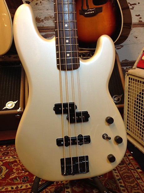 Fender Duff Mckagan Precision Bass