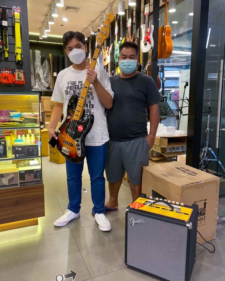 Fender Rumble 40 + Squier Classic Vibe Jazz Bass 70s ลูกค้า Music Arms