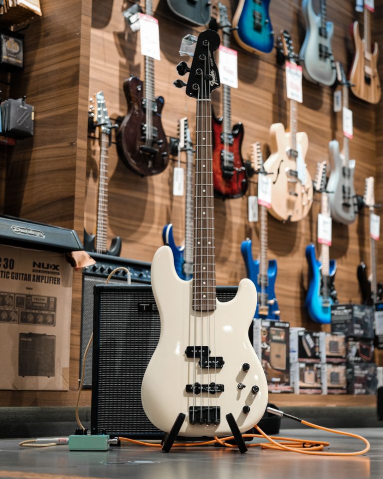 Showcase Fender Duff Mckagan Precision Bass