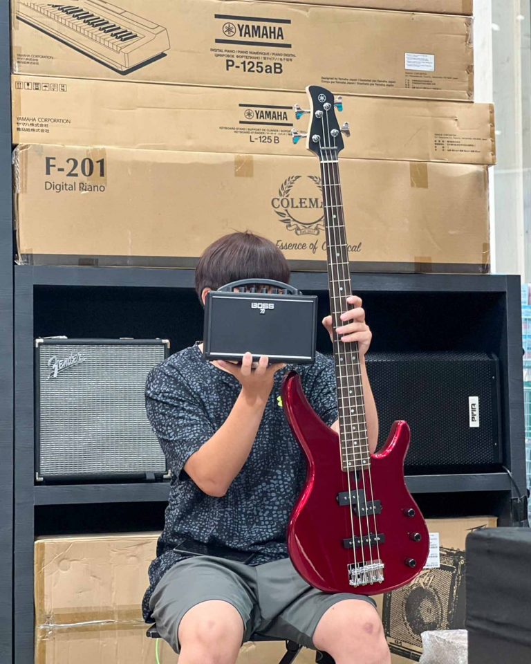 Yamaha TRBX174 + Boss Katana Mini ลูกค้า Music Arms