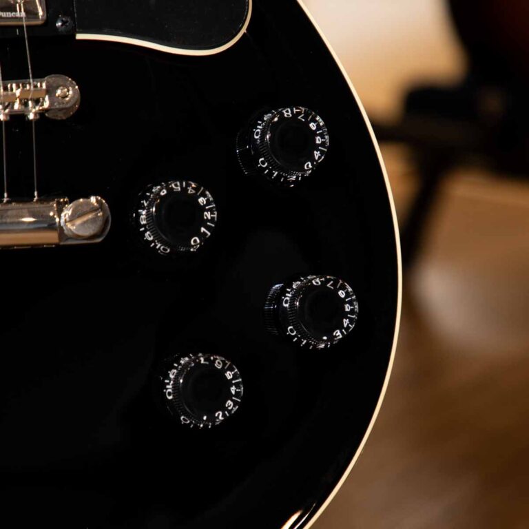 Yamaha SG1820 กีตาร์ไฟฟ้า ขายราคาพิเศษ