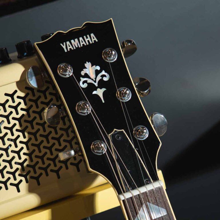 Yamaha SG1820 กีตาร์ไฟฟ้า ขายราคาพิเศษ