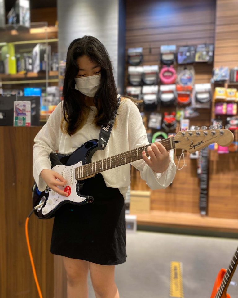 Squier Bullet sss Bk บางแค
