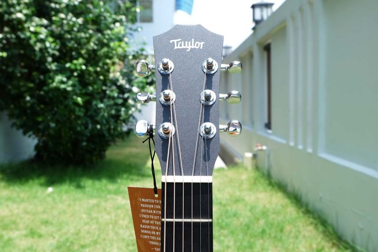Taylor Swift Baby Taylor (TSBTe) Acoustic Guitar ขายราคาพิเศษ