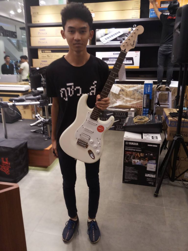 Squier Bullet Strat HSS