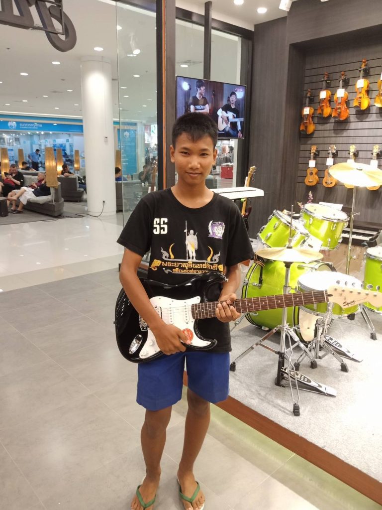 Squier Bullet Strat HSS