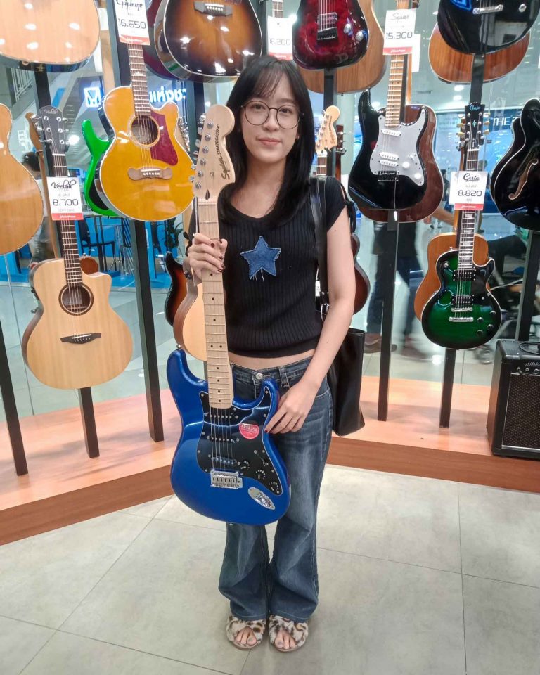 Squier Affinity Stratocaster ลูกค้า Music Arms