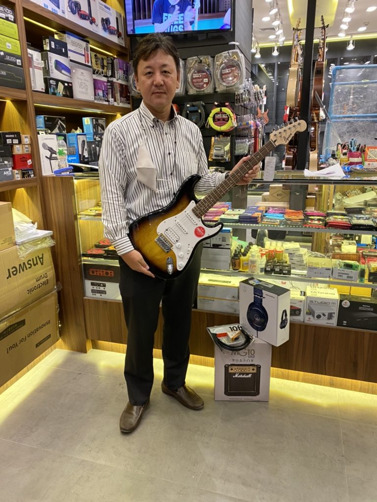 กีตาร์ไฟฟ้า SQUIER BULLET STRAT HSS ราคา