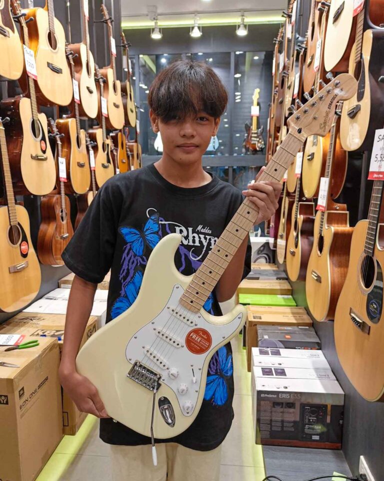 ไฟฟ้า SQUIER AFFINITY STRAT MN WPG Olympic White โคราช