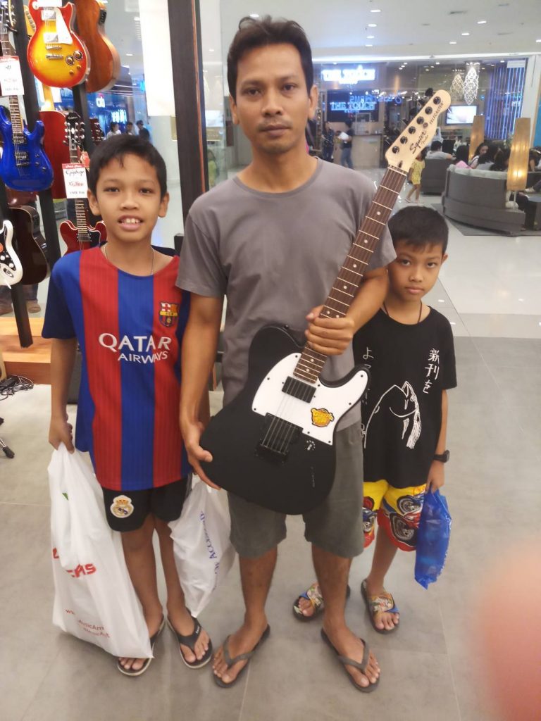 Squier JIM ROOT Tele