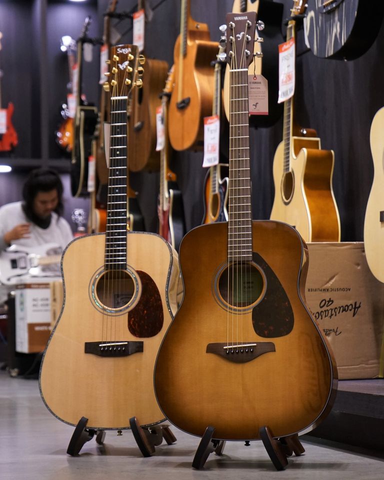 Showcase Yamaha FG800 กีตาร์โปร่ง