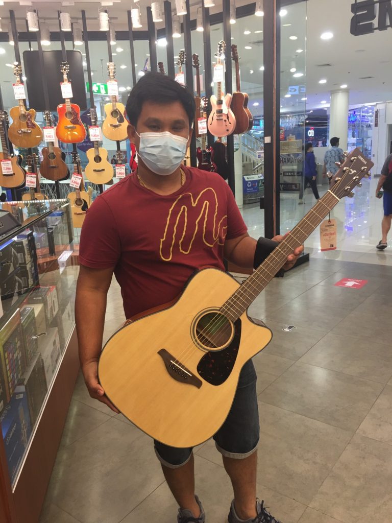 ลูกค้า Yamaha FGX800C ร้าน Music Arms