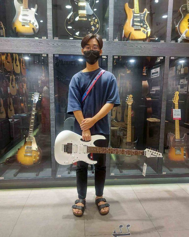 Ibanez JEM-JR ลูกค้า Music Arms