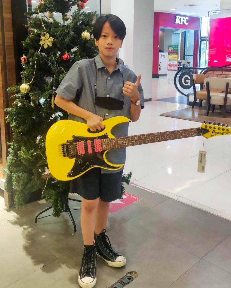 Ibanez JEM-JR ลูกค้า Music Arms