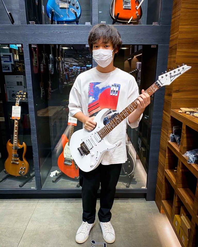 Ibanez JEM-JR ลูกค้า Music Arms