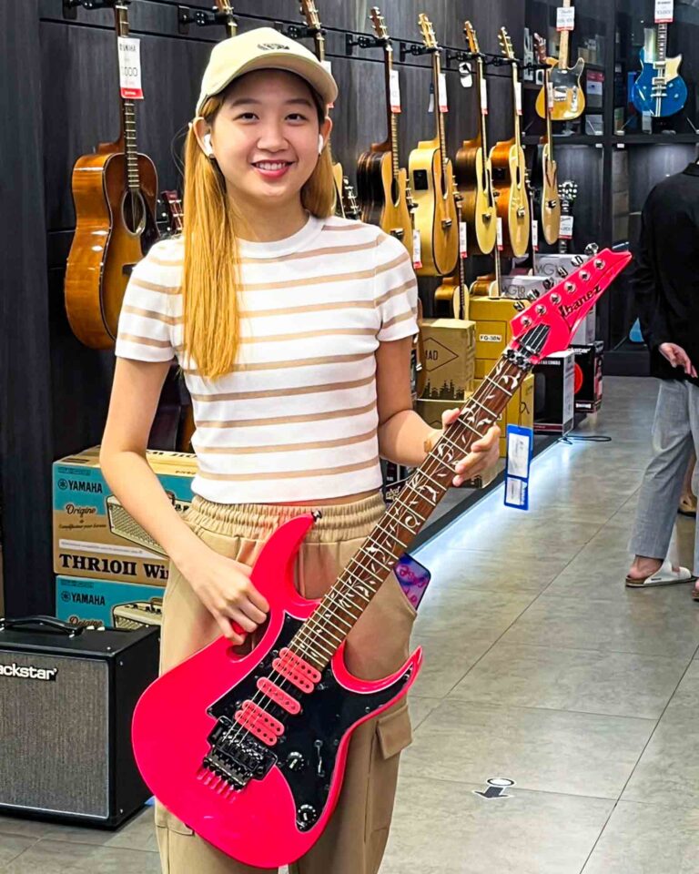 Ibanez JEM-JR ลูกค้า Music Arms