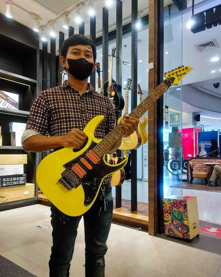 Ibanez JEM-JR ลูกค้า Music Arms