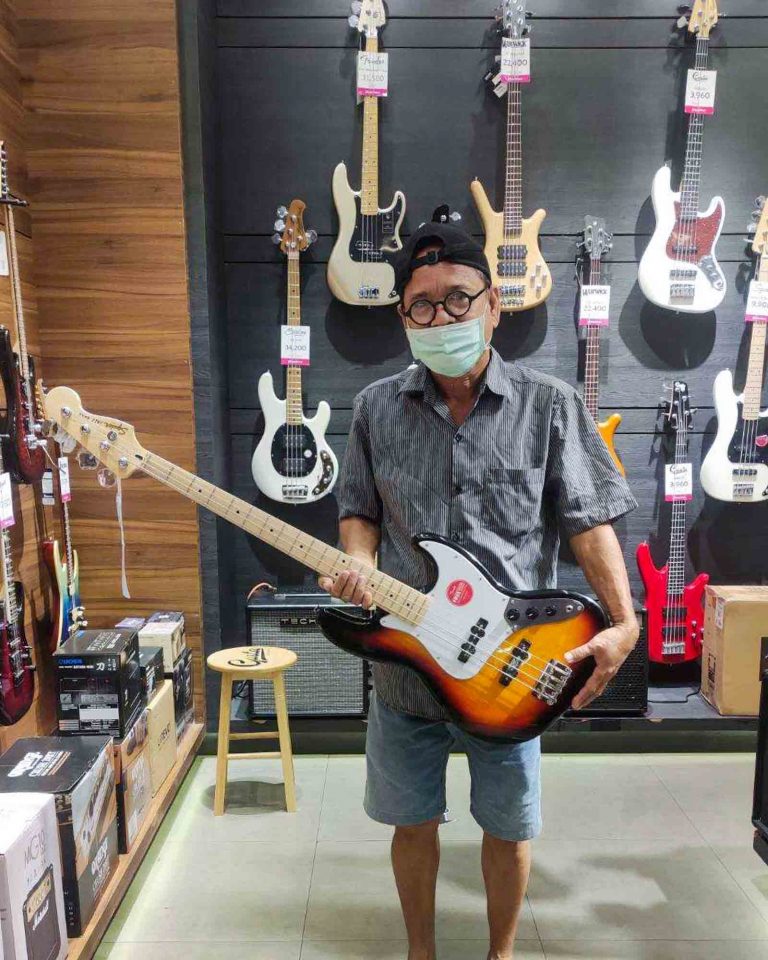 Squier Affinity Jazz Bass ลูกค้า Music Arms