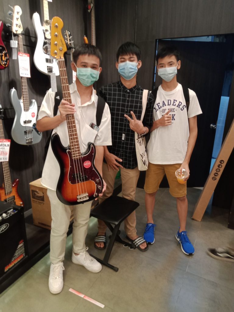 ขอบคุณลูกค้า Squier Affinity Jazz Bass Music Arms