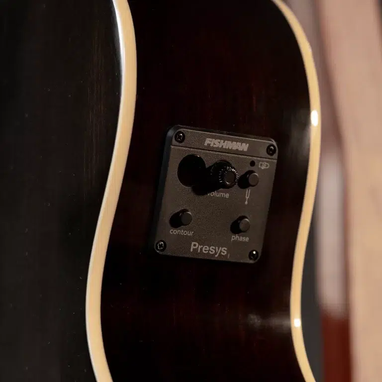 Close-up of a sunburst guitar showing a Fishman Presys preamp plate with volume, contour, and phase knobs. ขายราคาพิเศษ