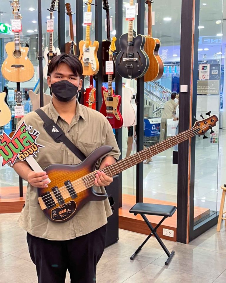 Cort C 5Plus ลูกค้า Music Arms