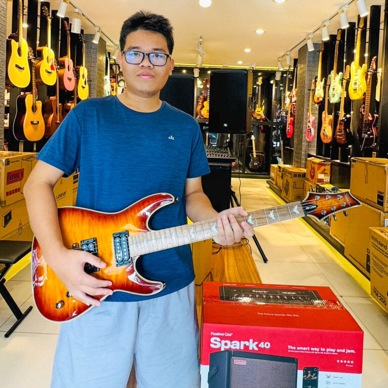 SCHECTER OMEN EXTREME 6 VSB + Positive Grid Spark