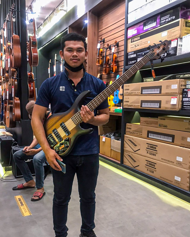 ลูกค้า Cort C 5Plus ร้าน Music Arms