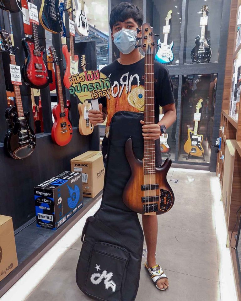 ลูกค้า Cort C5 Plus ZBMH Music Arms สำโรง