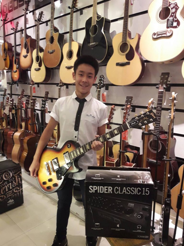 ลูกค้าที่ซื้อ Gibson Les Paul Studio Faded 2016 T