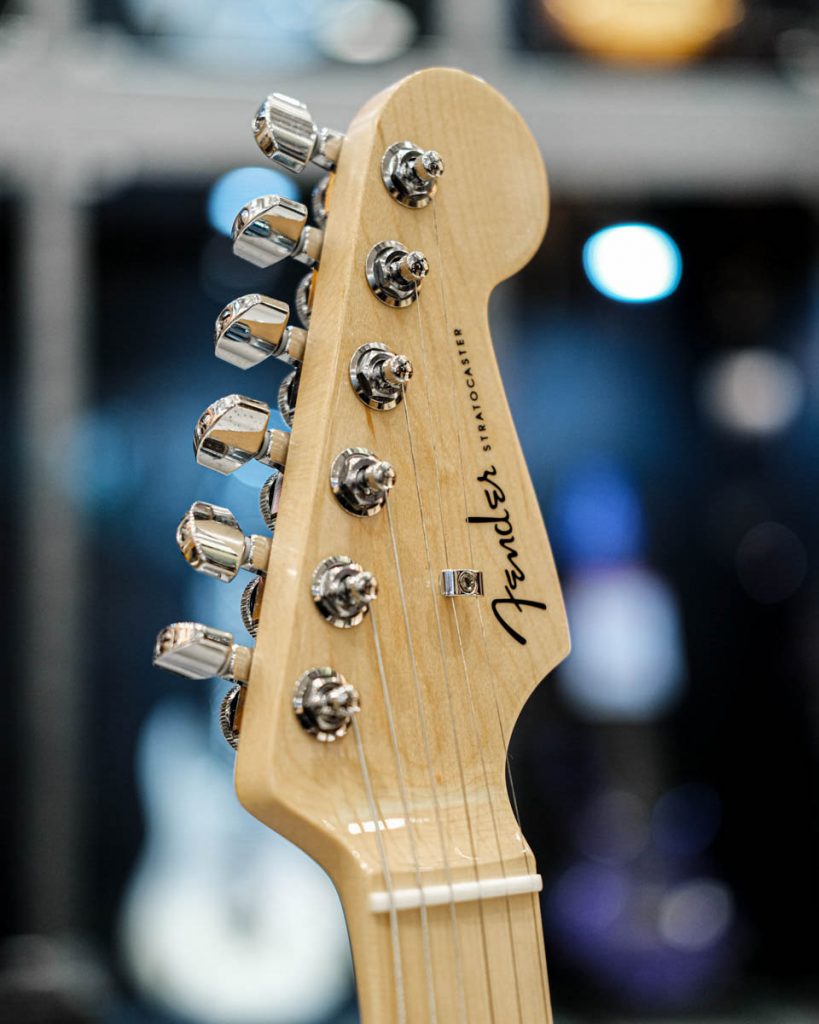 FENDER AM ELITE STRAT MN TBS HEAD Music Arms