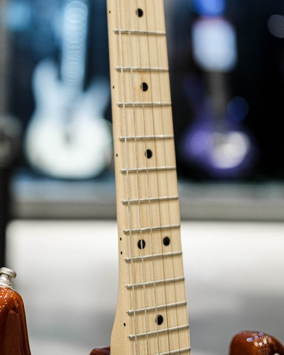 FENDER AM ELITE STRAT MN TBS NECK Music Arms