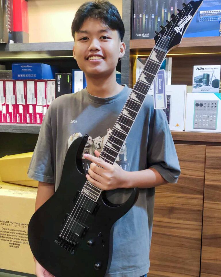 Ibanez GRG121DX ลูกค้า Music Arms