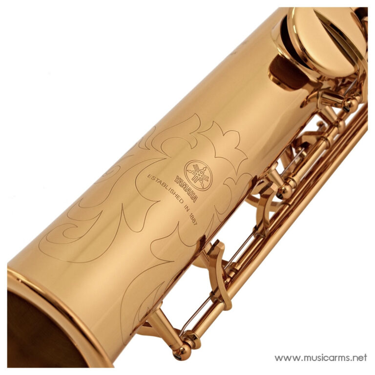 Close-up of a gold saxophone with engraved floral patterns and Yamaha logo ขายราคาพิเศษ