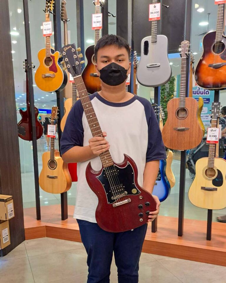 ลูกค้าที่ซื้อ Gibson SG Faded 2017 T กีตาร์ไฟฟ้า