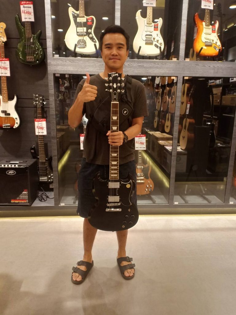 ลูกค้าที่ซื้อ กีต้าร์ไฟฟ้า Gibson SG Standard 2017 T