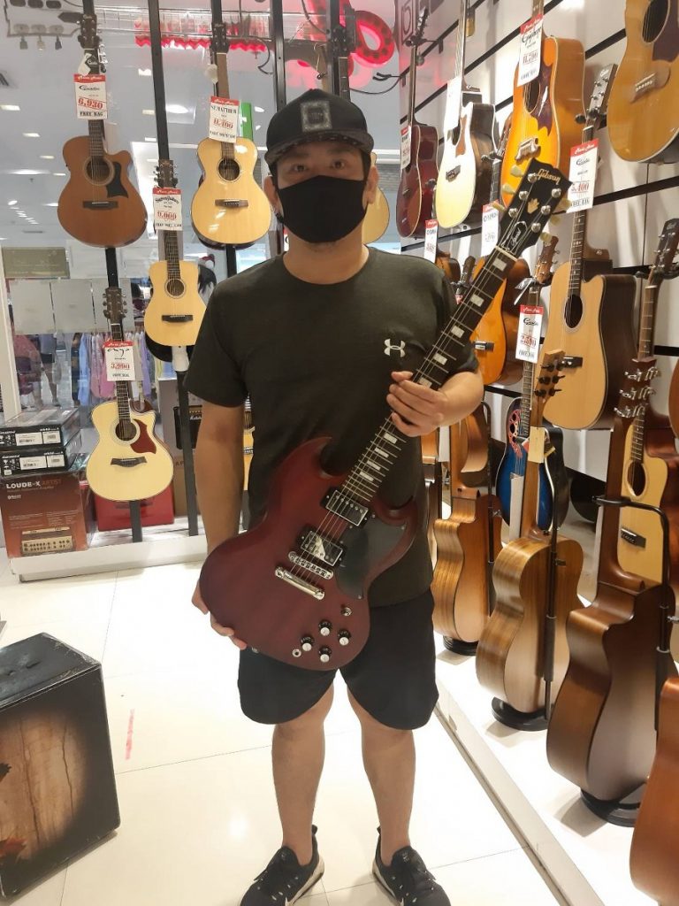 ลูกค้าที่ซื้อ Gibson SG Special 2017 T กีต้าร์คุณภาพ