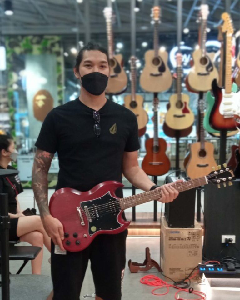 ลูกค้าที่ซื้อ Gibson SG Faded 2017 T