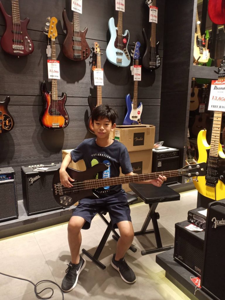 Warwick Streamer Standard 4 สาย