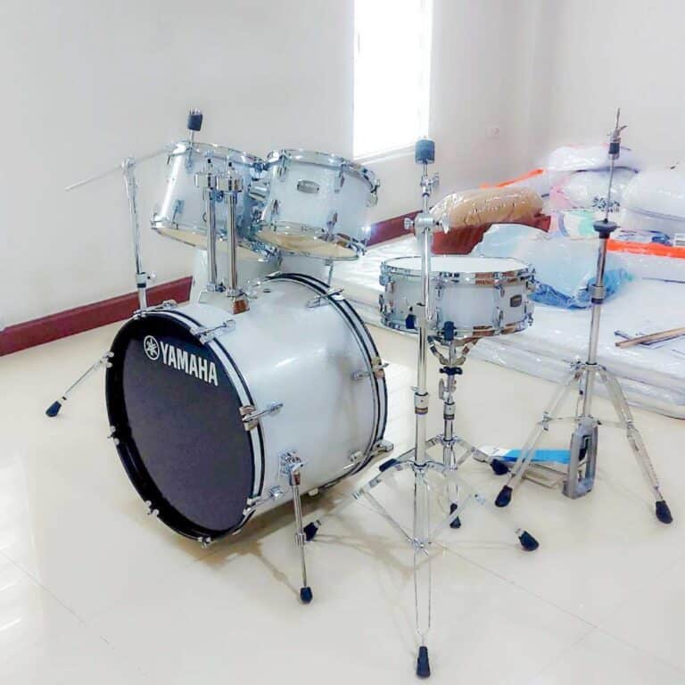 Yamaha Rydeen RDP2F5 Silver Glitter HW680W