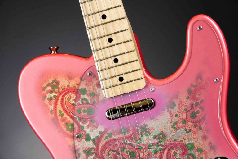Fender-classic-69-Telecaster-close-up-3 ขายราคาพิเศษ
