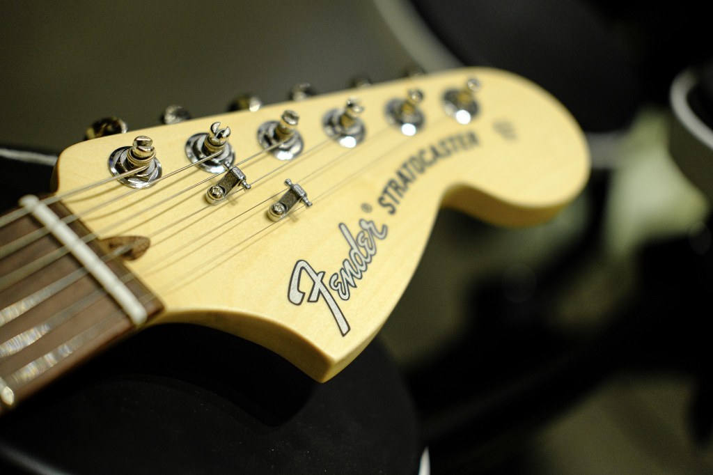 Fender Deluxe Stratocaster headstock