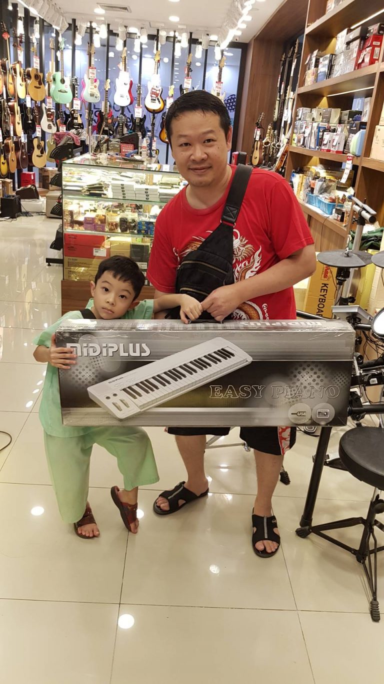 ลูกค้าที่ซื้อ Midiplus Easy Piano เปียโนไฟฟ้า