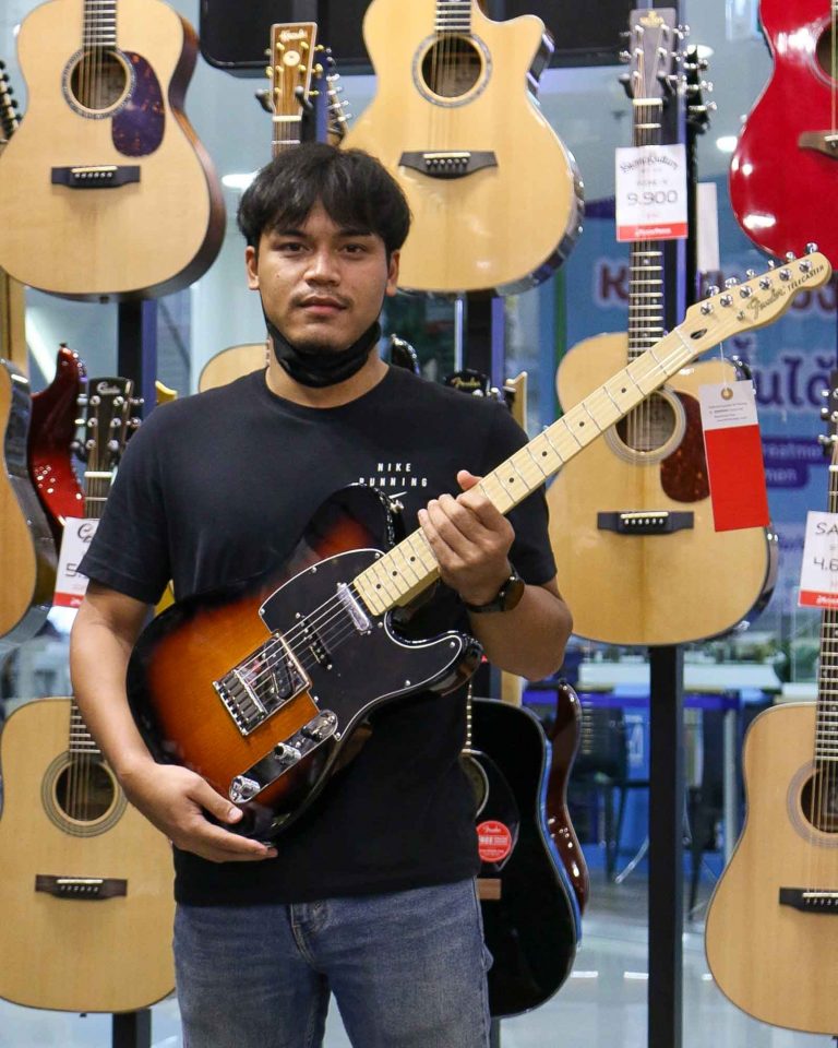 ลูกค้าที่ซื้อ Fender Deluxe Nashville Telecaster